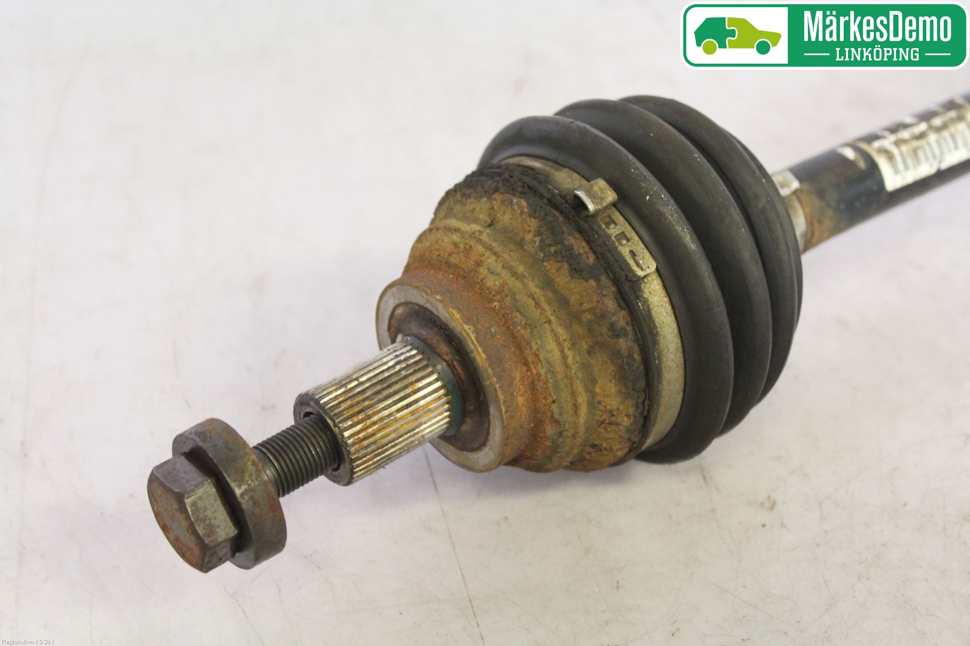 Volkswagen VW GOLF V 04-09 Drivaksel Foran Kompl Venstre