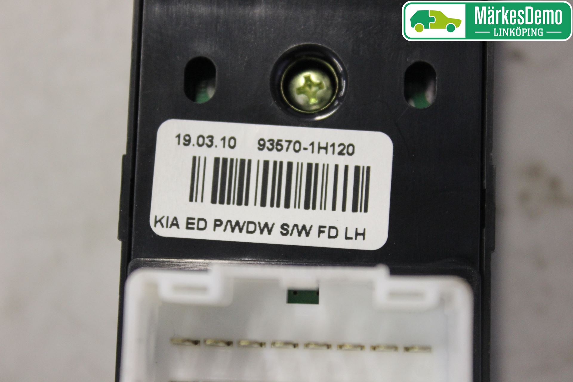 Kia CEED 06-12 Bryter Vindusheis