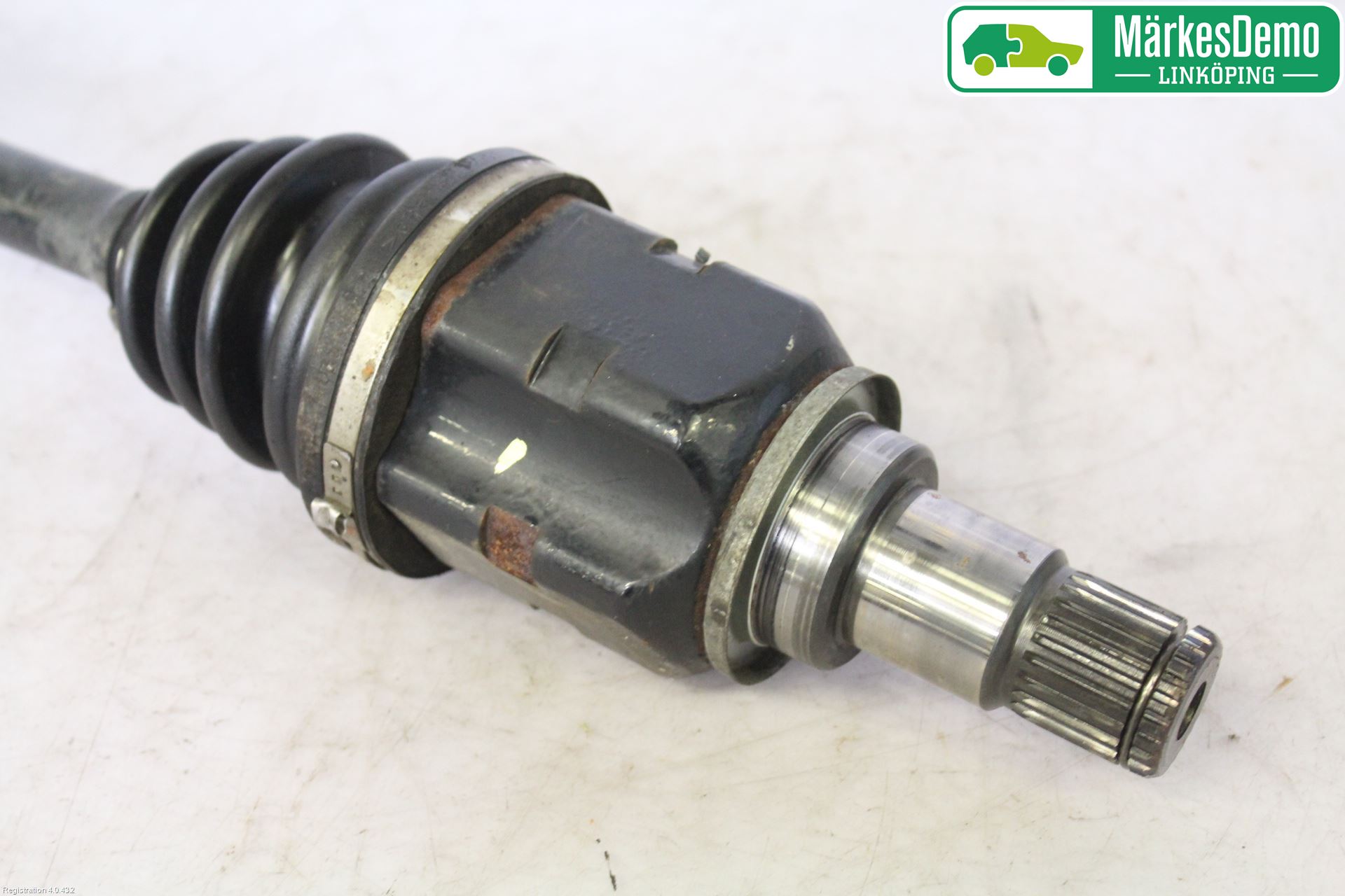 Toyota AVENSIS 07-08 Drivaksel Foran Kompl Venstre