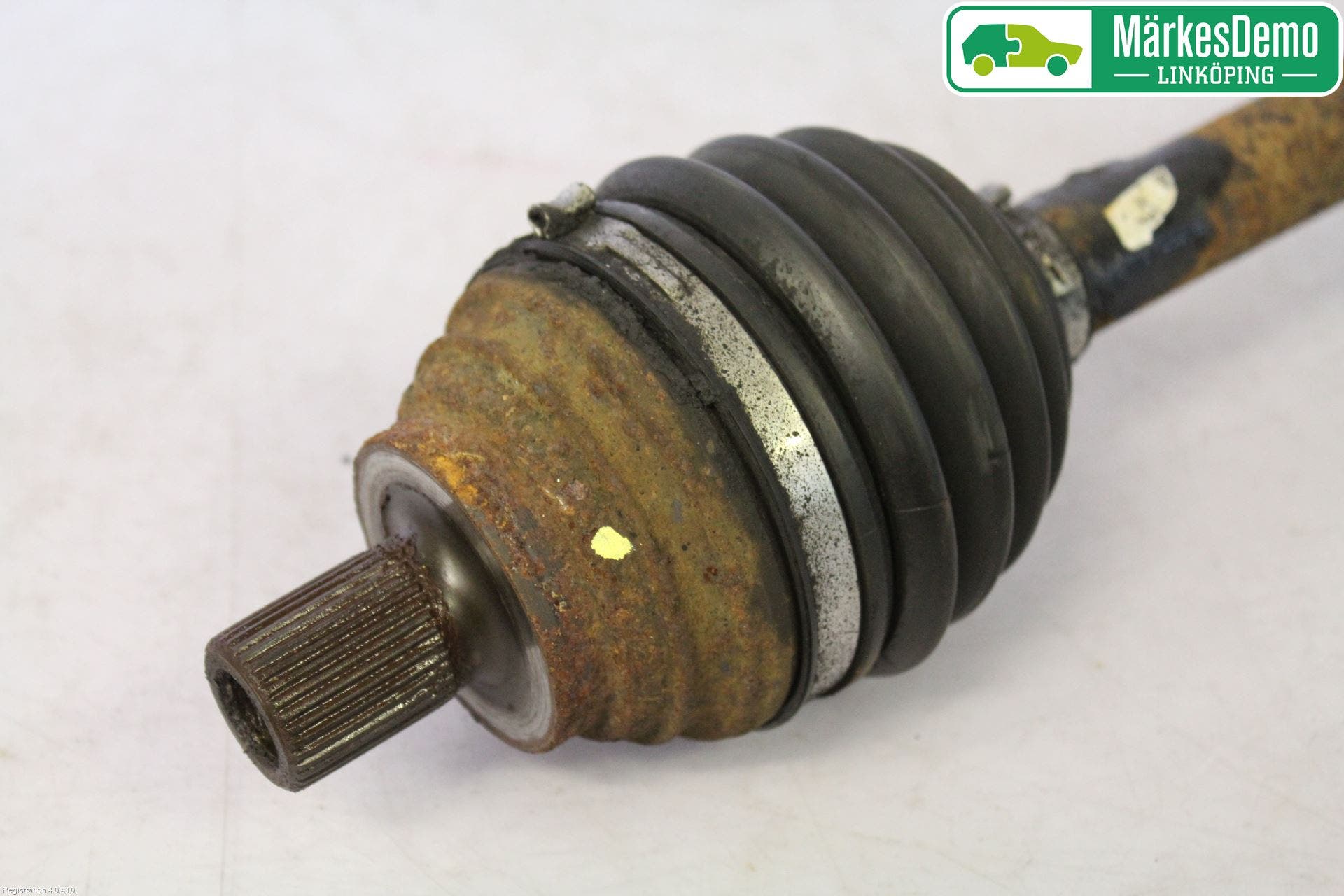 Volkswagen VW PASSAT 05-11 Drivaksel Foran Kompl Venstre