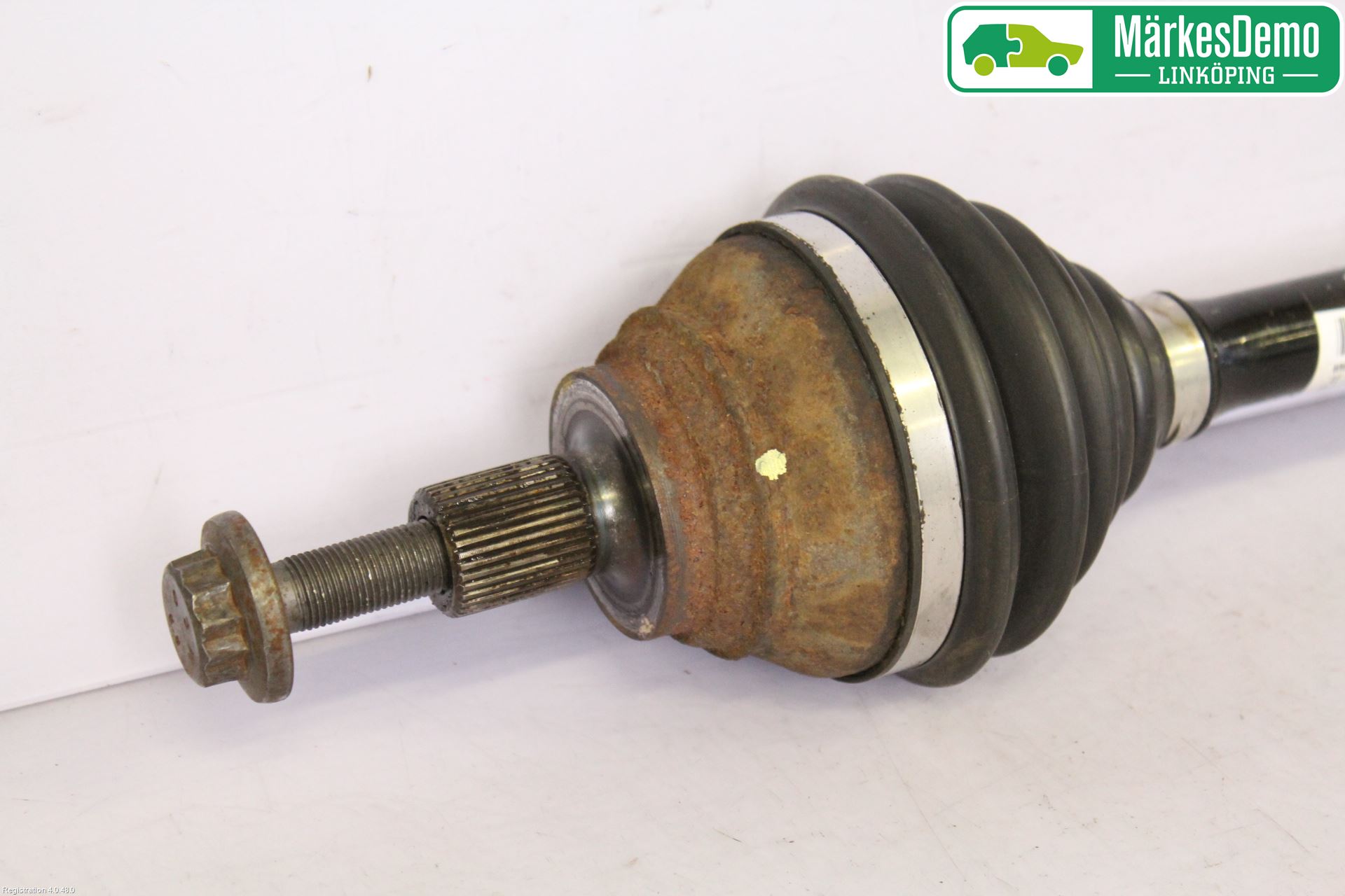 Volkswagen VW PASSAT 11-14 Drivaksel Foran Kompl Venstre