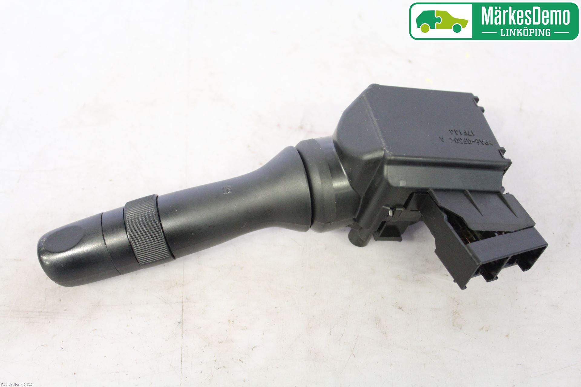 Toyota AVENSIS 09-15 Bryter Ratt Visker - Spyler