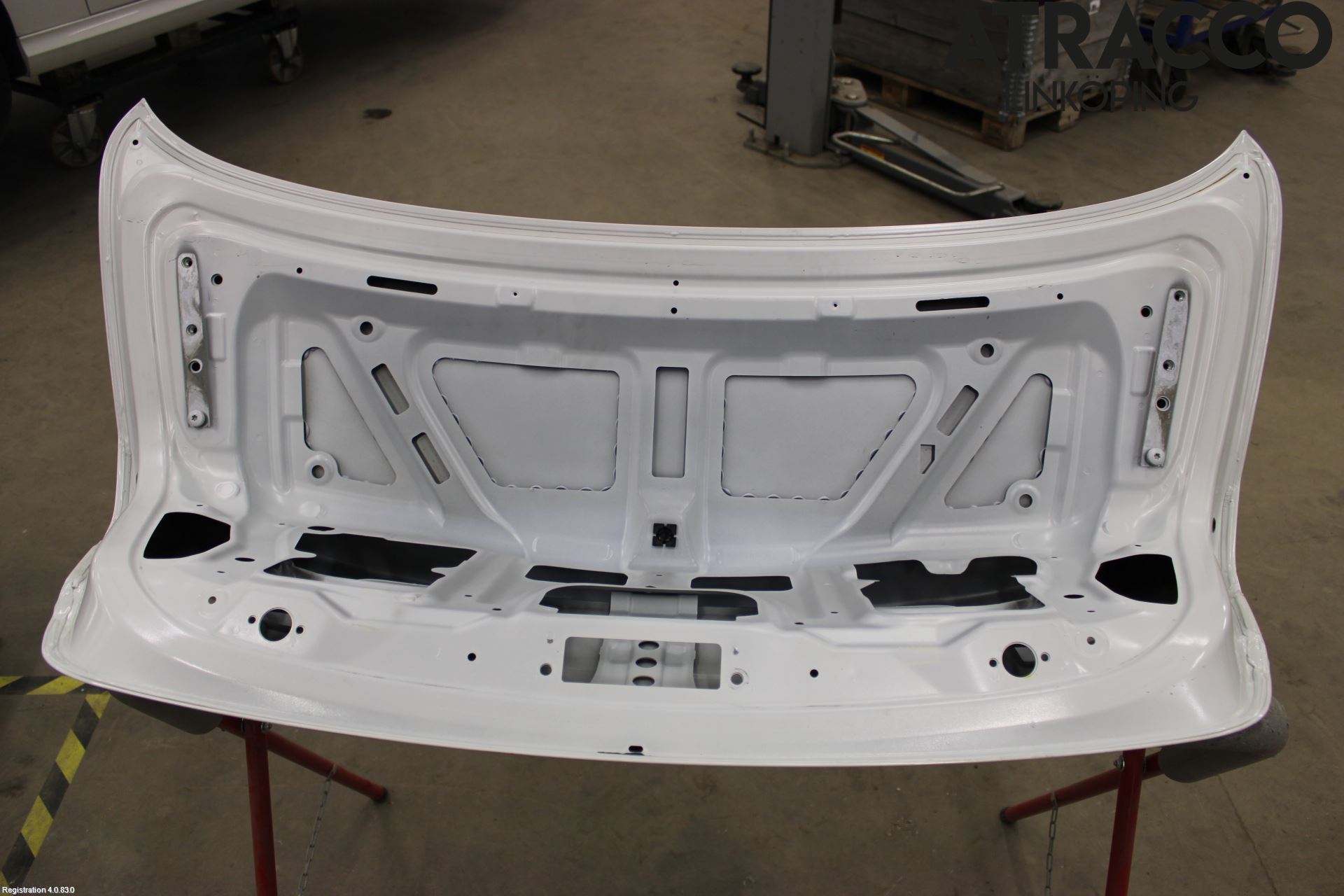 BMW 5 F10/F11/F18 09-17 Bakluke Koffertlokk