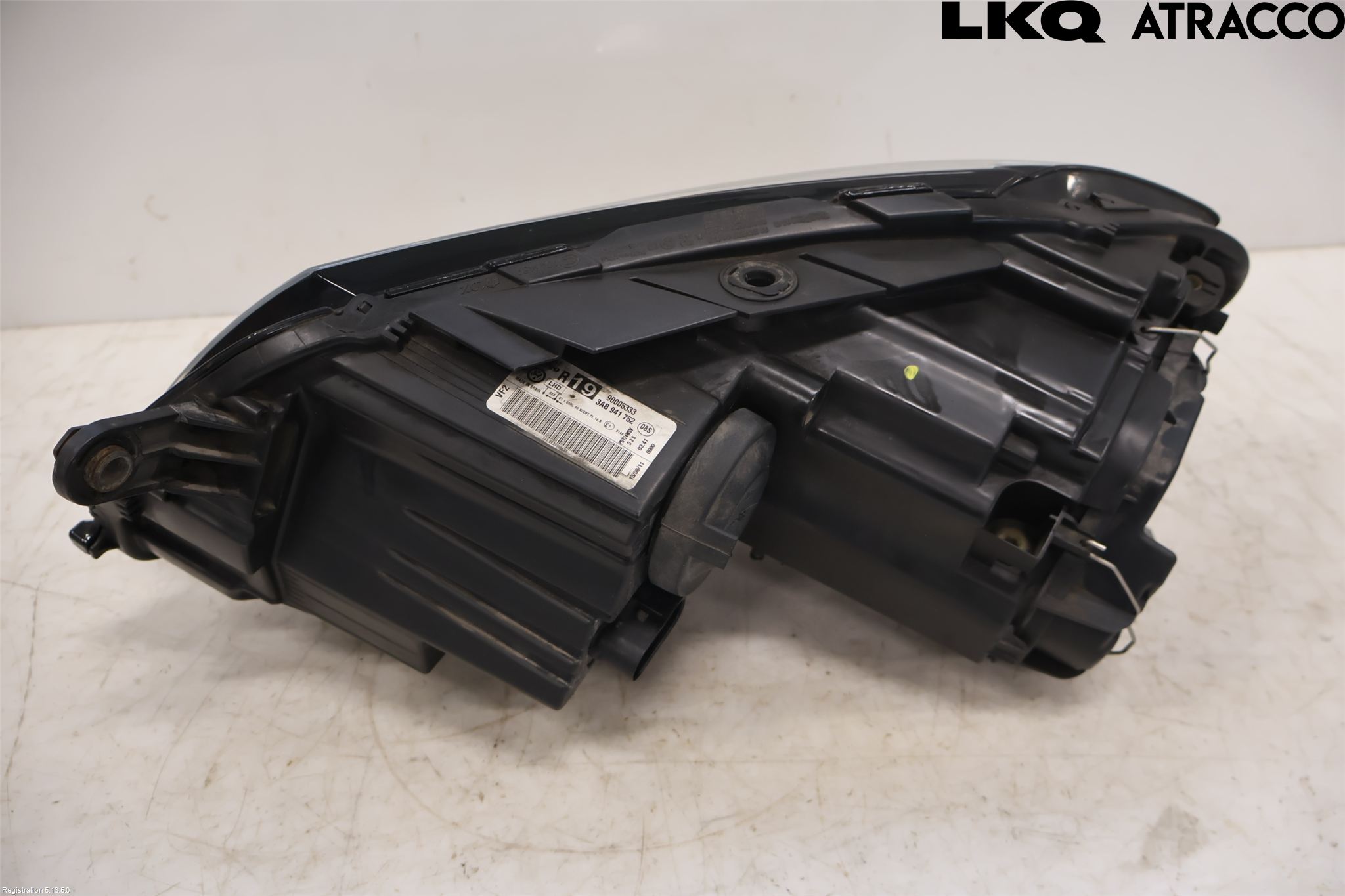 Volkswagen VW PASSAT 11-14 Frontlykt Høyre
