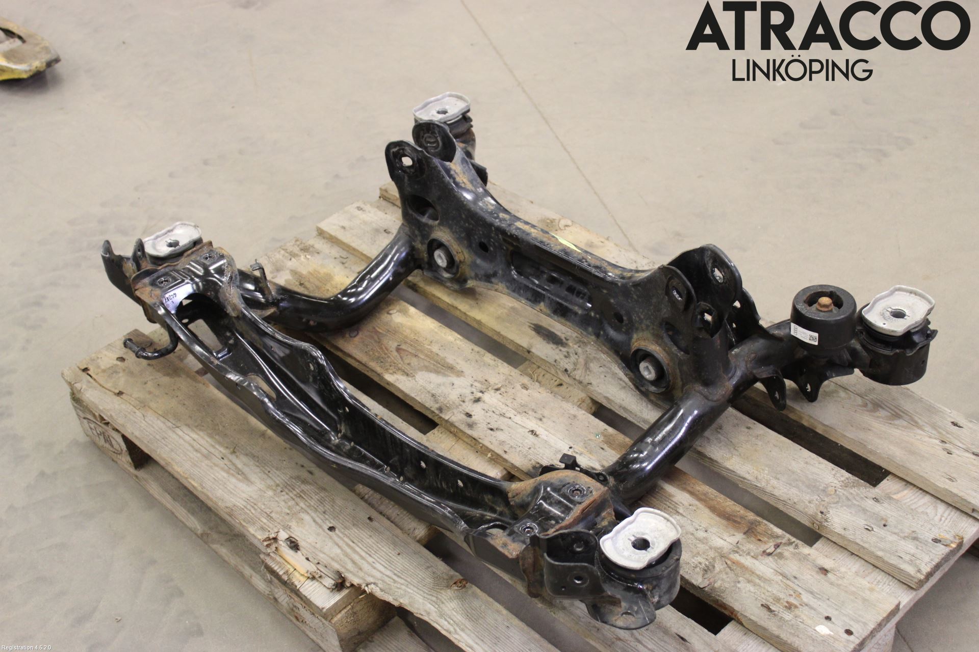 Audi A4/S4 B9 16-19 Bakaksel Feste Travers-Ramme