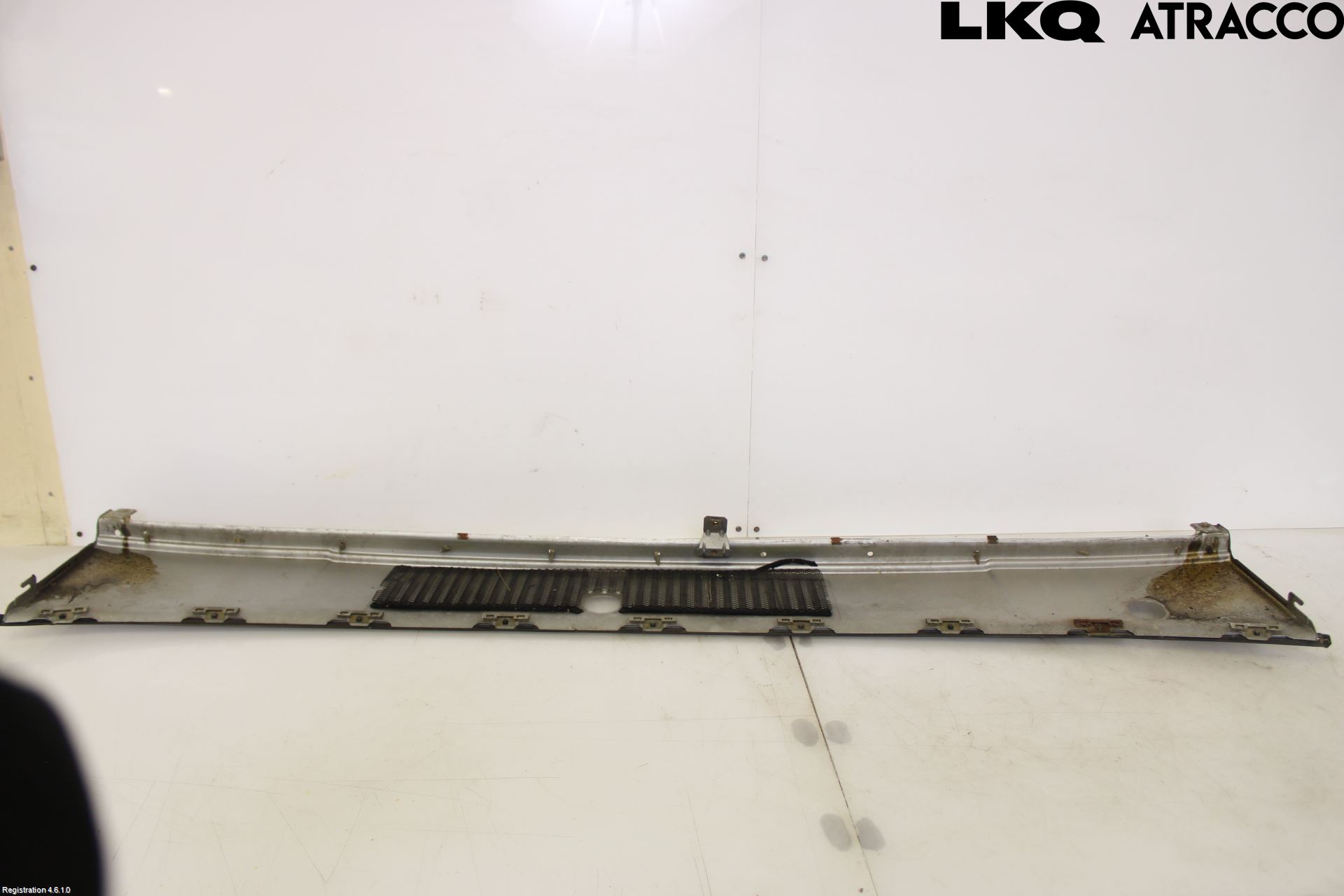 Volvo 740 84-87 Visker Deksel-Grill-Under Frr