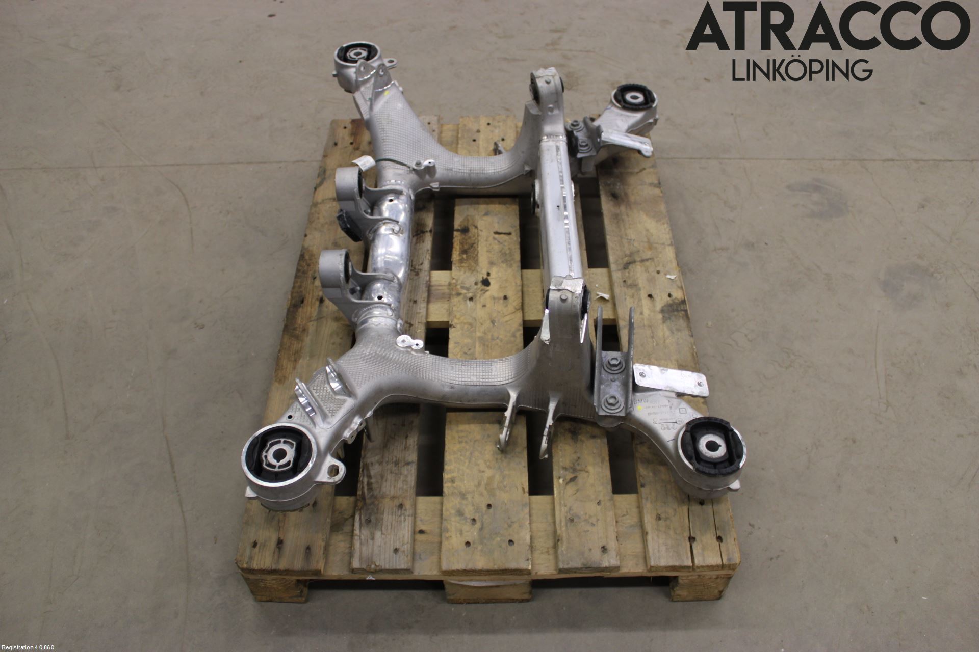 BMW 5 G30/G31/F90 17-23 Bakaksel Feste Travers-Ramme