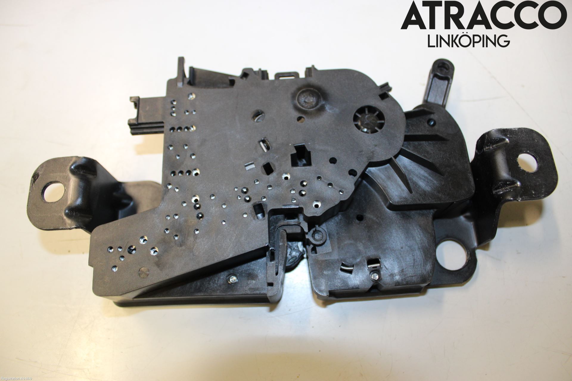 BMW 5 G30/G31/F90 17-23 Bakluke-Lokk Låsekasse