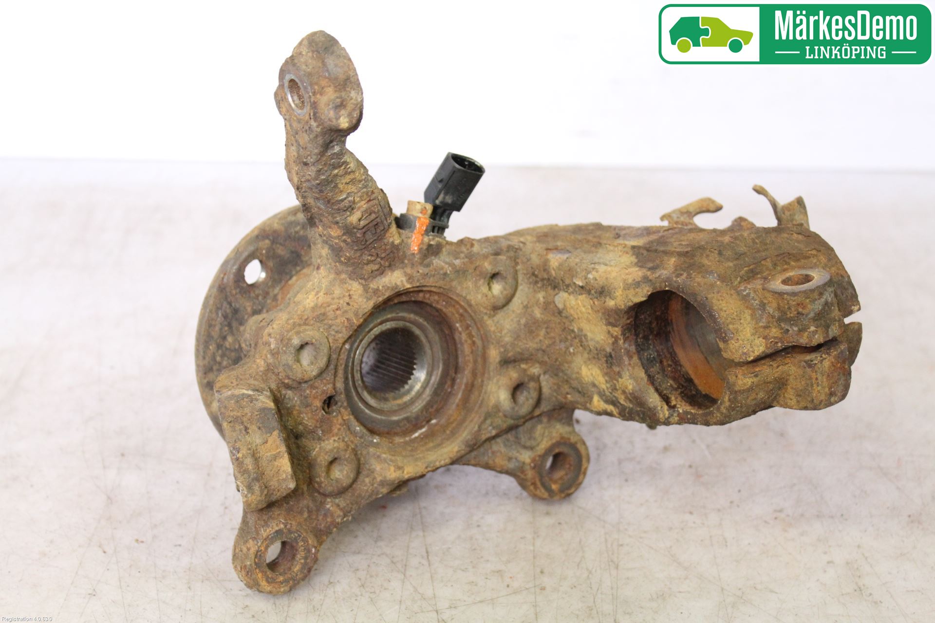 Volkswagen VW CADDY      04-10 Spindel Vf