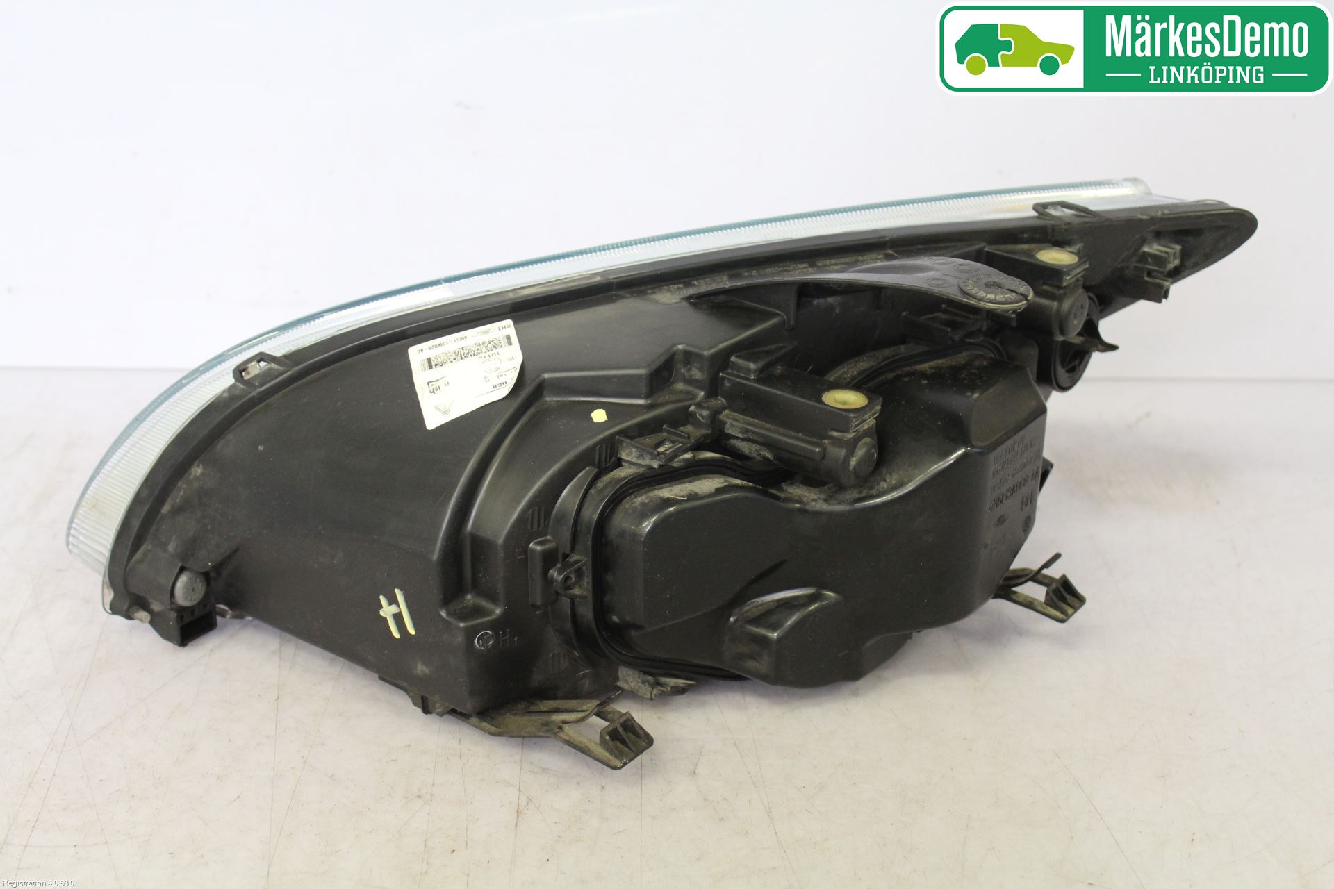 Ford FOCUS     04-07 Frontlykt Høyre