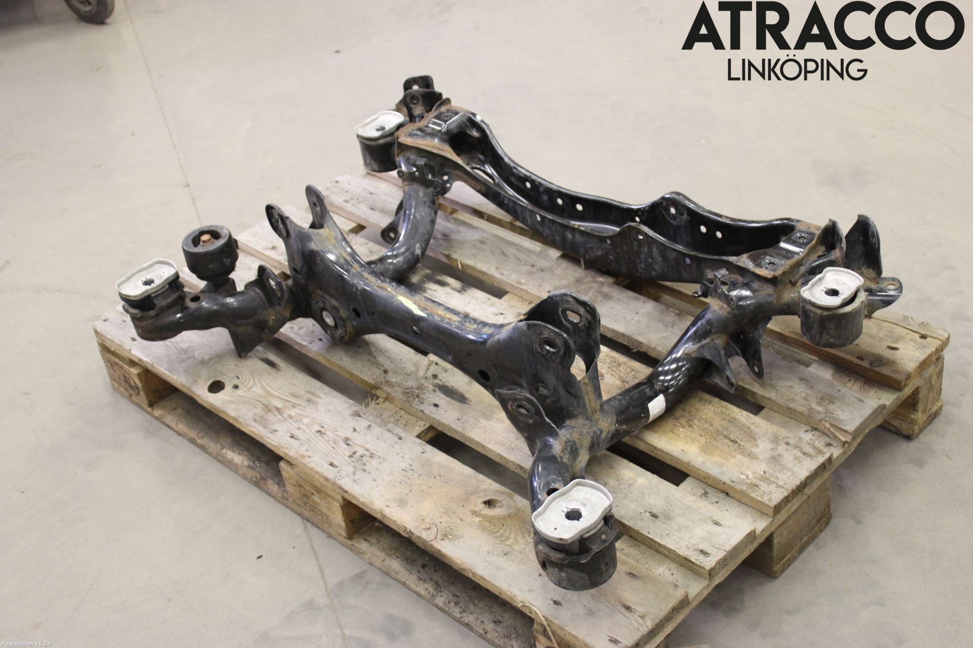 Audi A4/S4 B9 16-19 Bakaksel Feste Travers-Ramme
