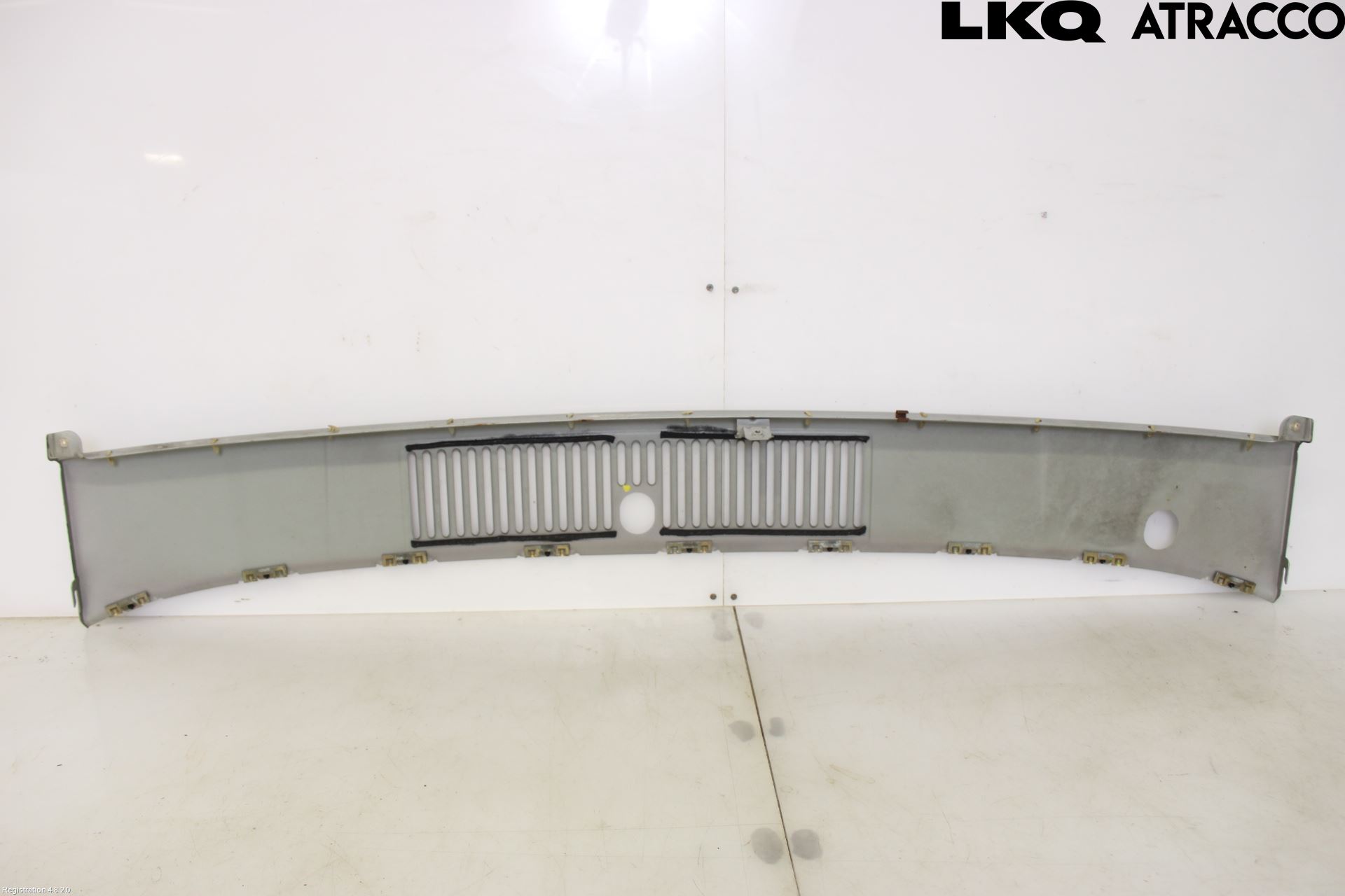 Volvo 740 88-92 Visker Deksel-Grill-Under Frr
