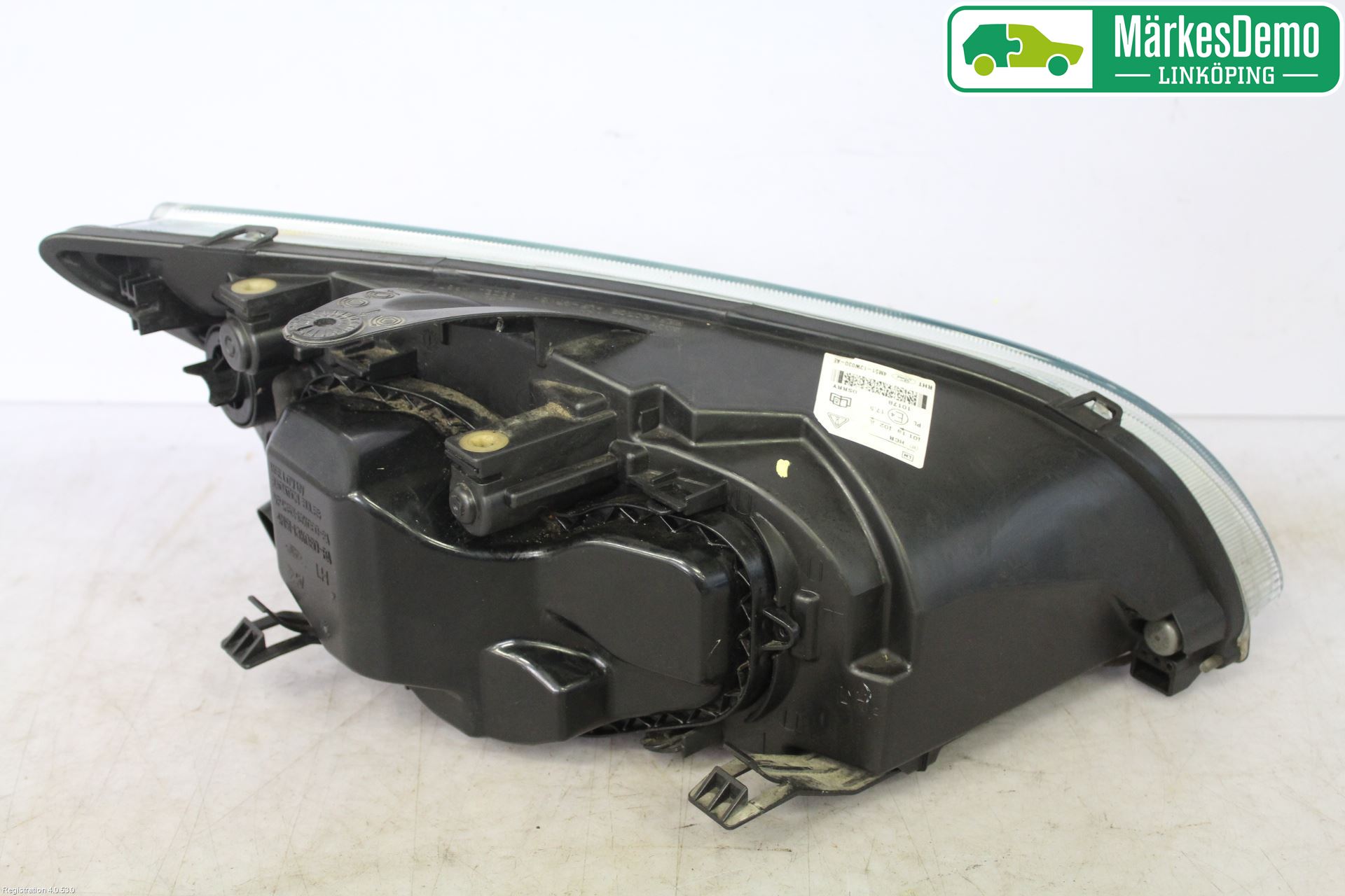 Ford FOCUS     04-07 Frontlykt Venstre