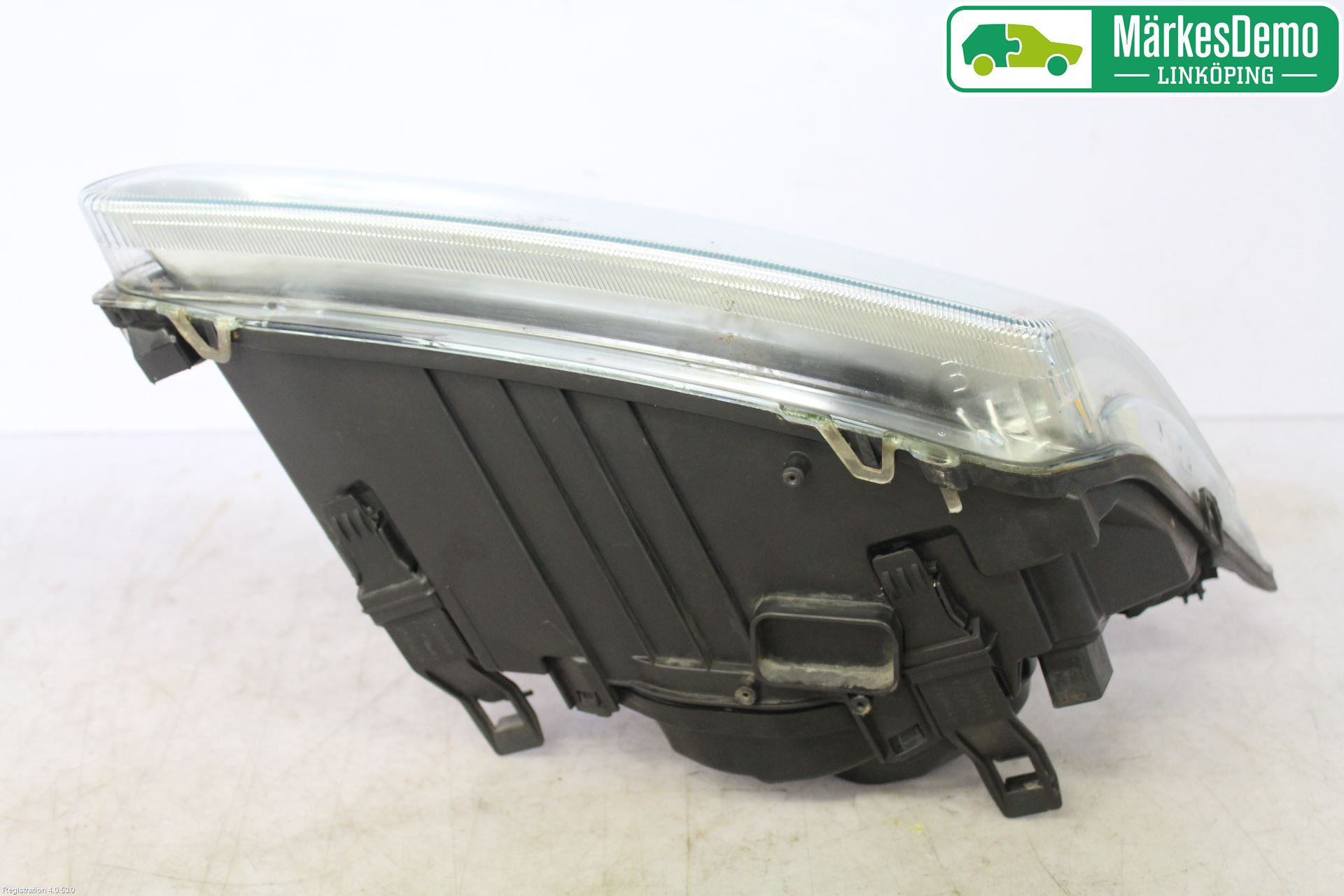 Ford FOCUS     04-07 Frontlykt Venstre
