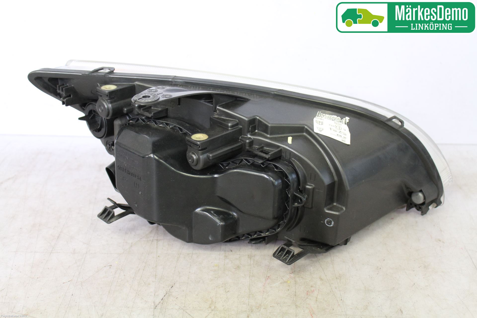 Ford FOCUS     04-07 Frontlykt Venstre