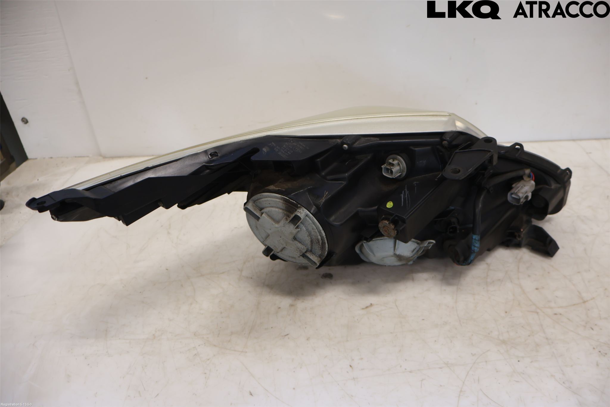 Toyota AVENSIS 09-15 Frontlykt Venstre