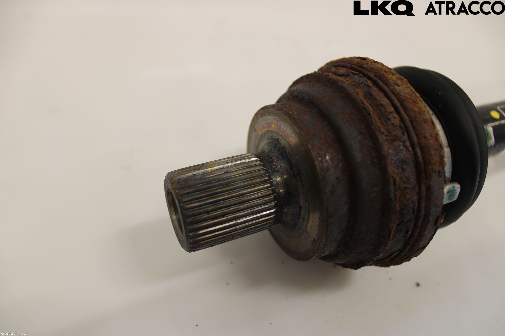 Volkswagen VW PASSAT 15-19 Drivaksel Bak Kompl Venstre