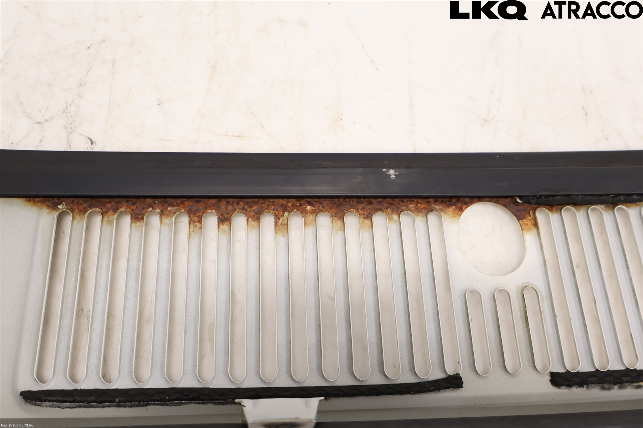 Volvo 940 91-98 Visker Deksel-Grill-Under Frr