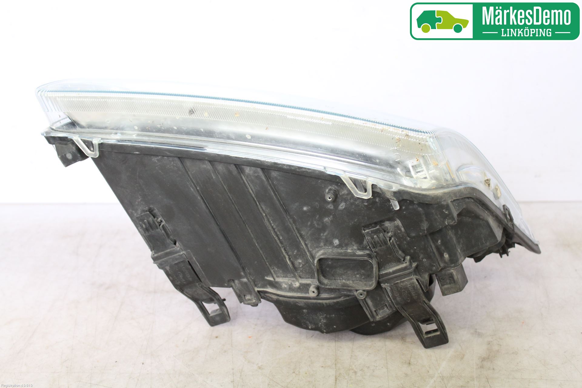 Ford FOCUS     04-07 Frontlykt Venstre