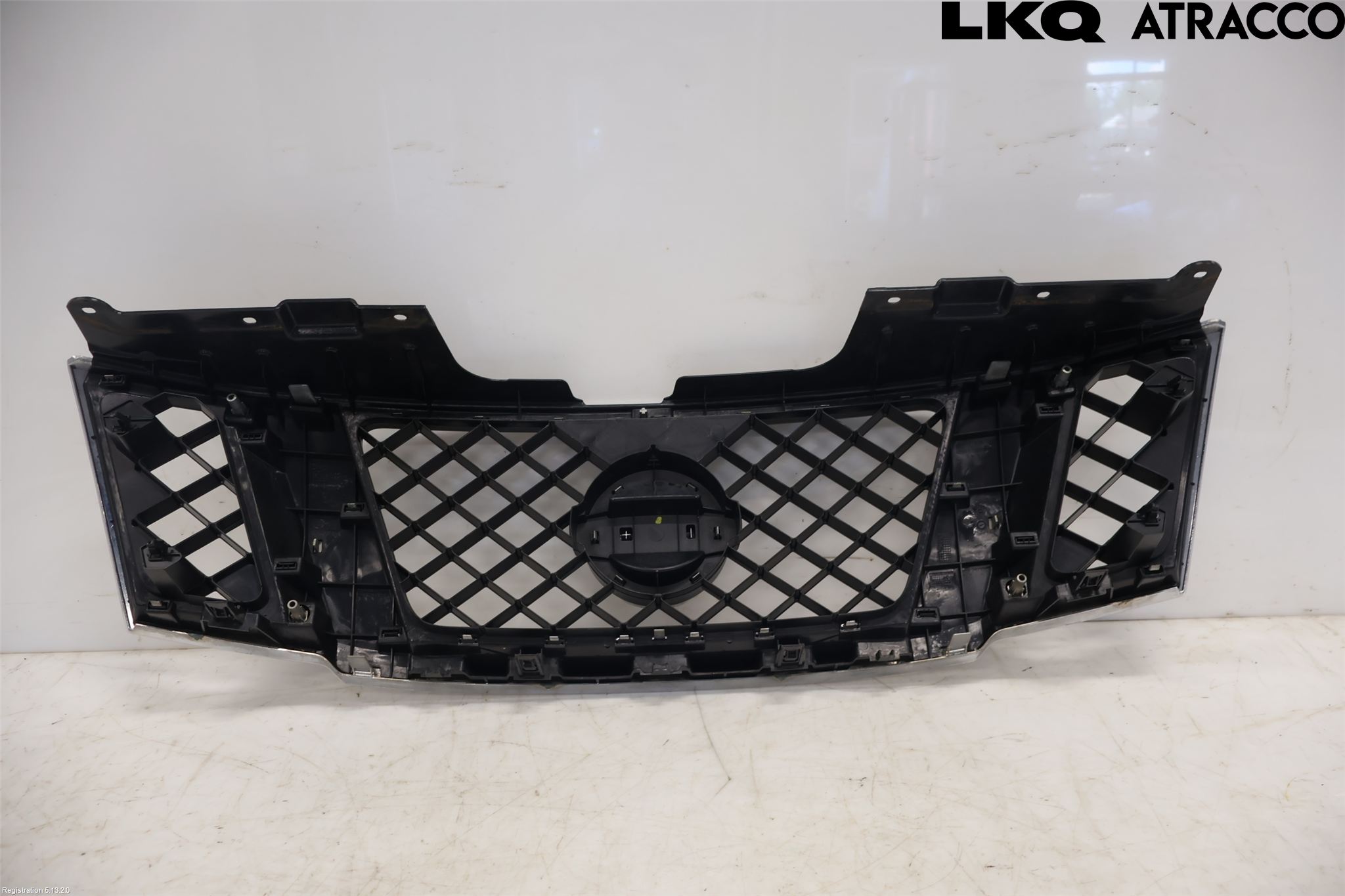 Nissan NAVARA 05-16 Grill Komplett