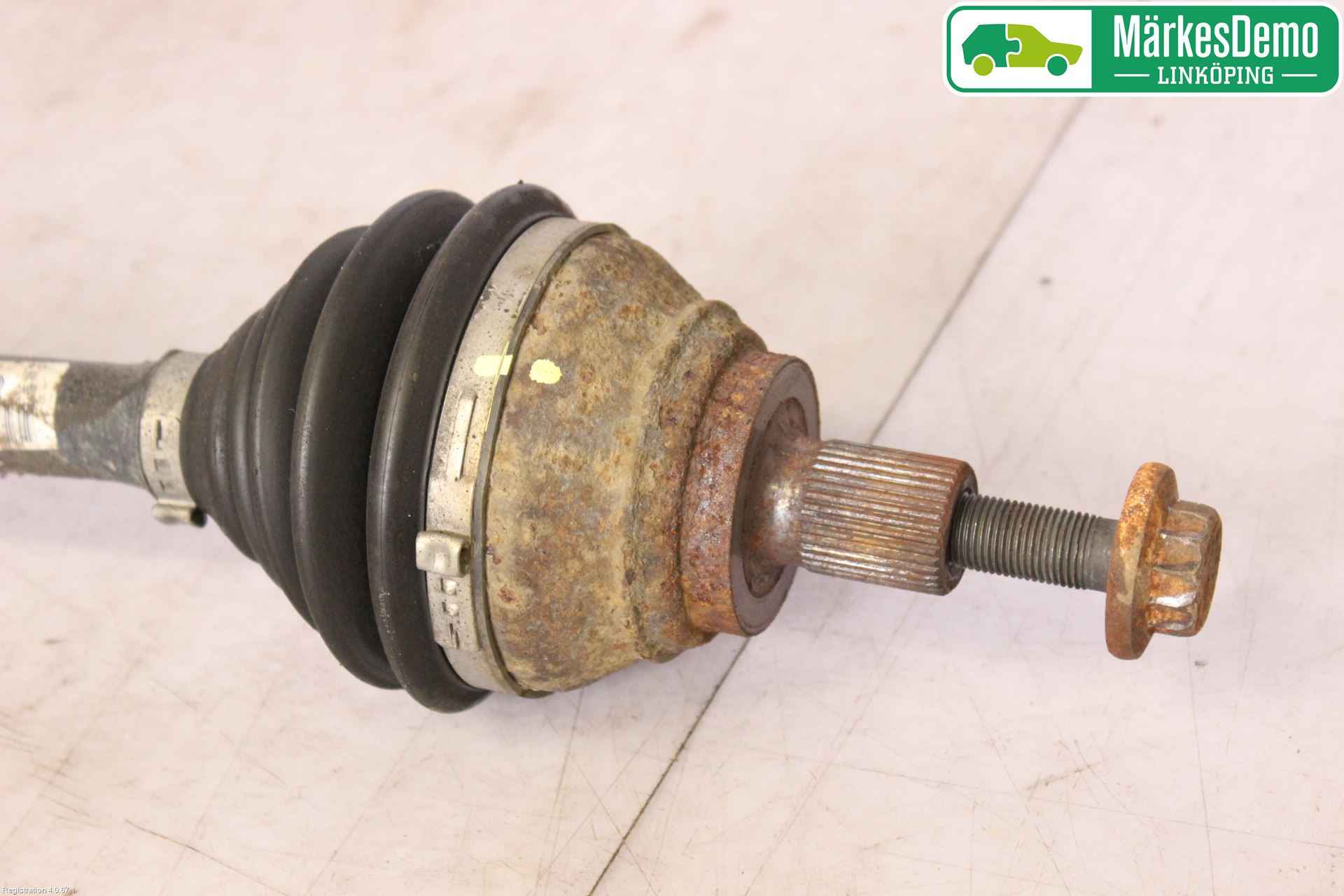 Volkswagen VW PASSAT 05-11 Drivaksel Foran Kompl Venstre