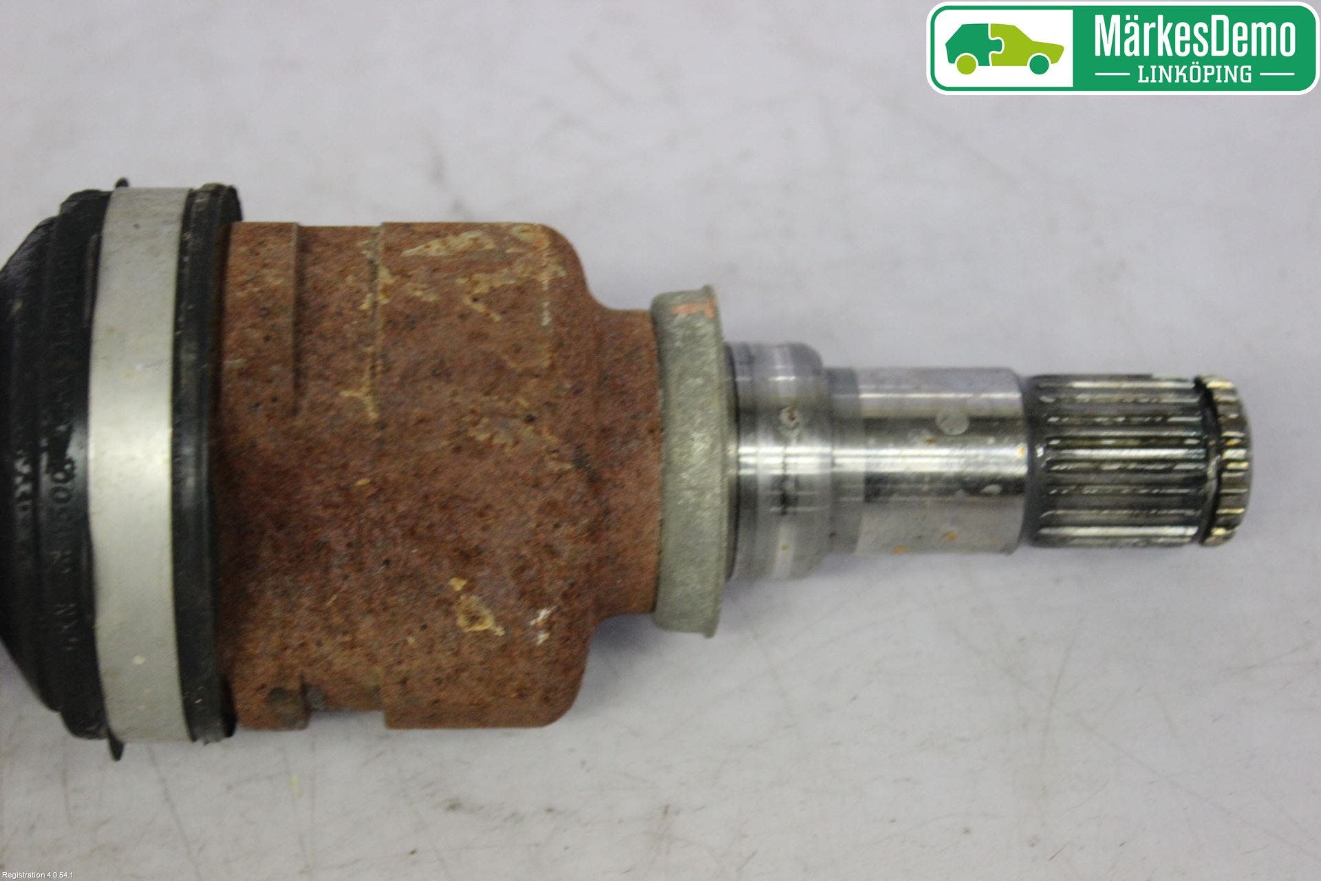 Toyota YARIS XP130 12-14 Drivaksel Foran Kompl Venstre