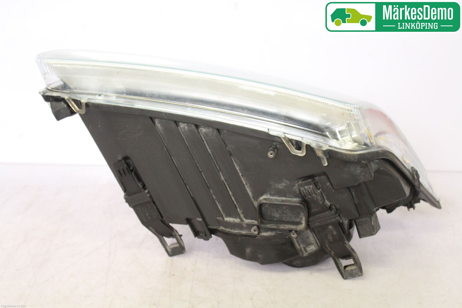 Ford FOCUS     04-07 Frontlykt Venstre