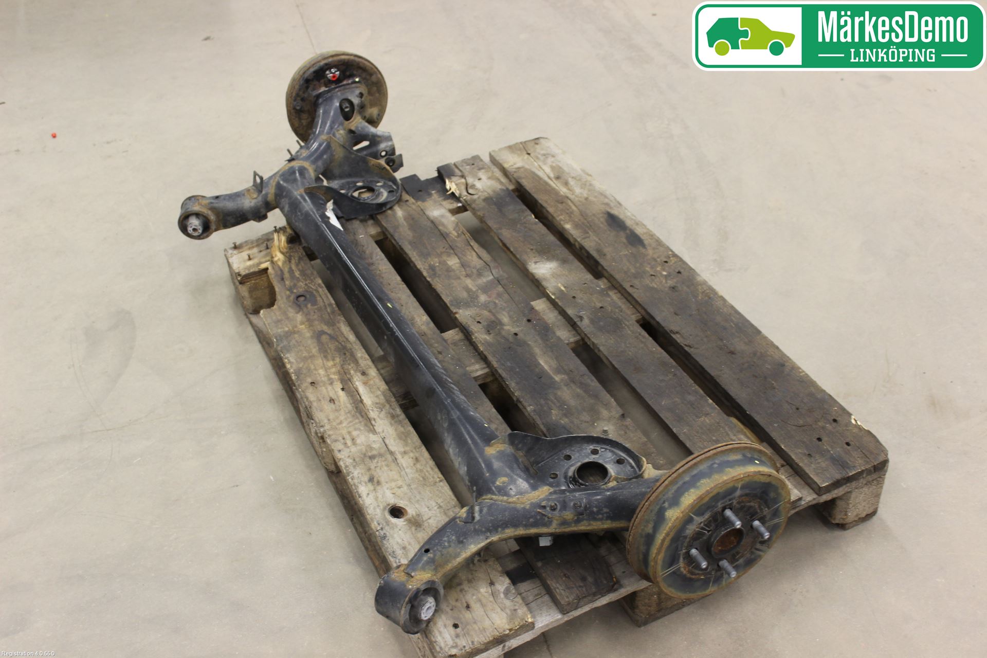 Toyota YARIS XP130 12-14 Bakaksel Feste Travers-Ramme