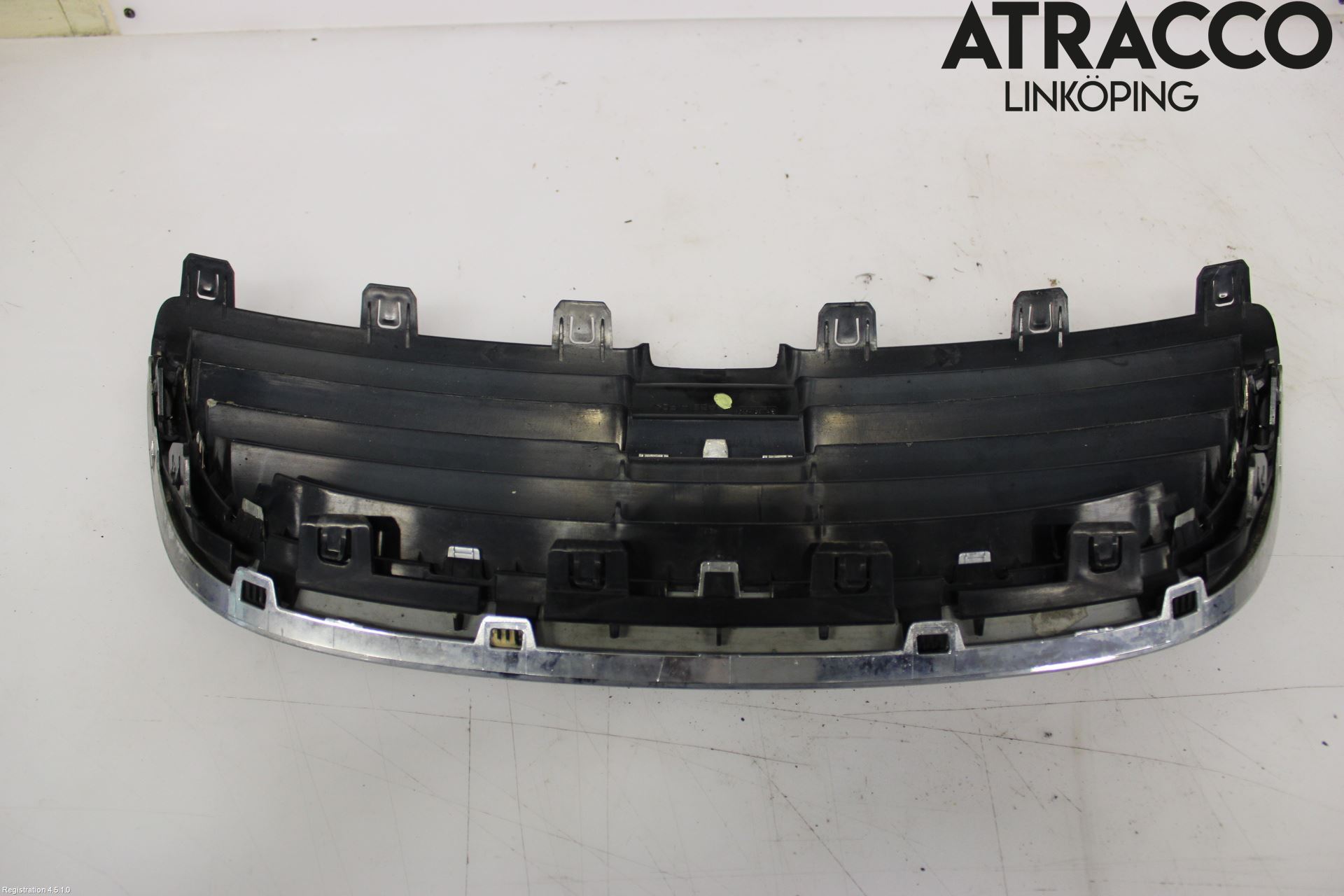 Saab 9-5     06-10 Grilldel Midt