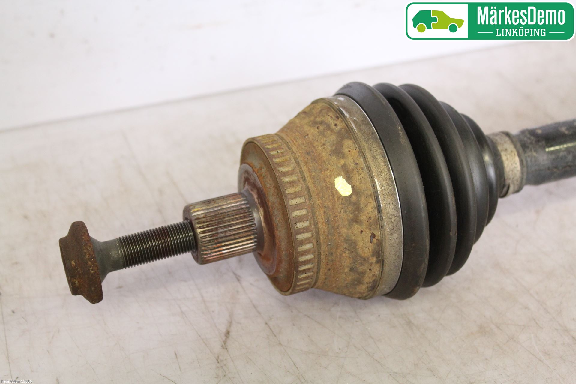 Audi A4/S4 05-07 Drivaksel Foran Kompl Venstre
