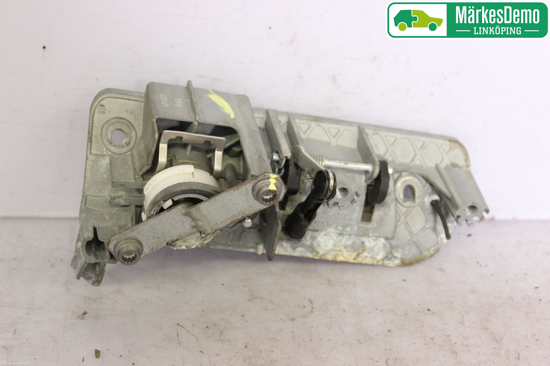 Volkswagen VW CADDY      04-10 Bakluke Handtak Ytre