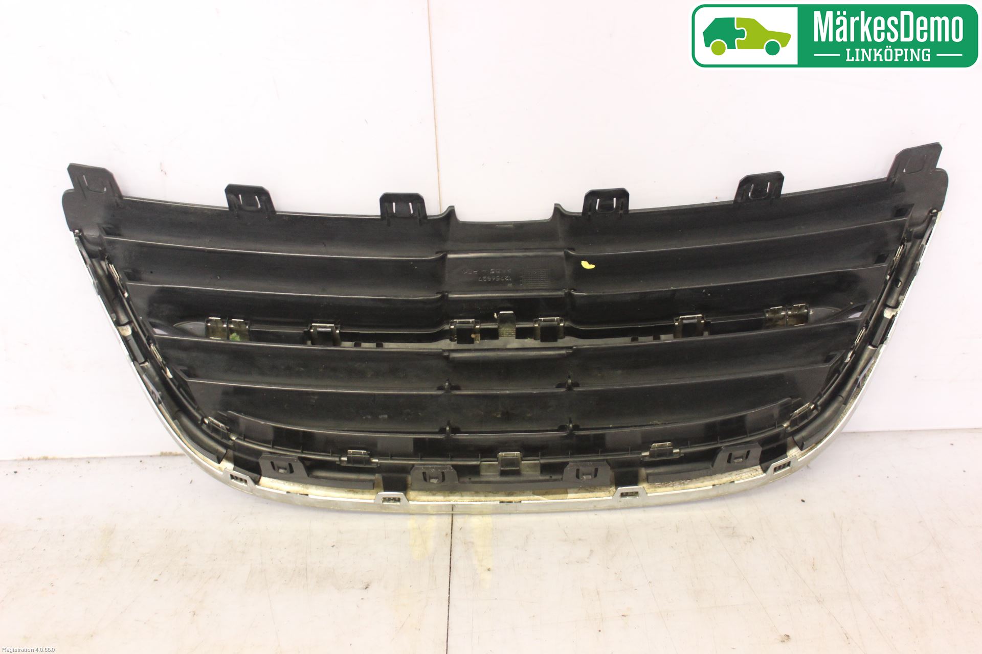 Saab 9-5     06-10 Grilldel Midt