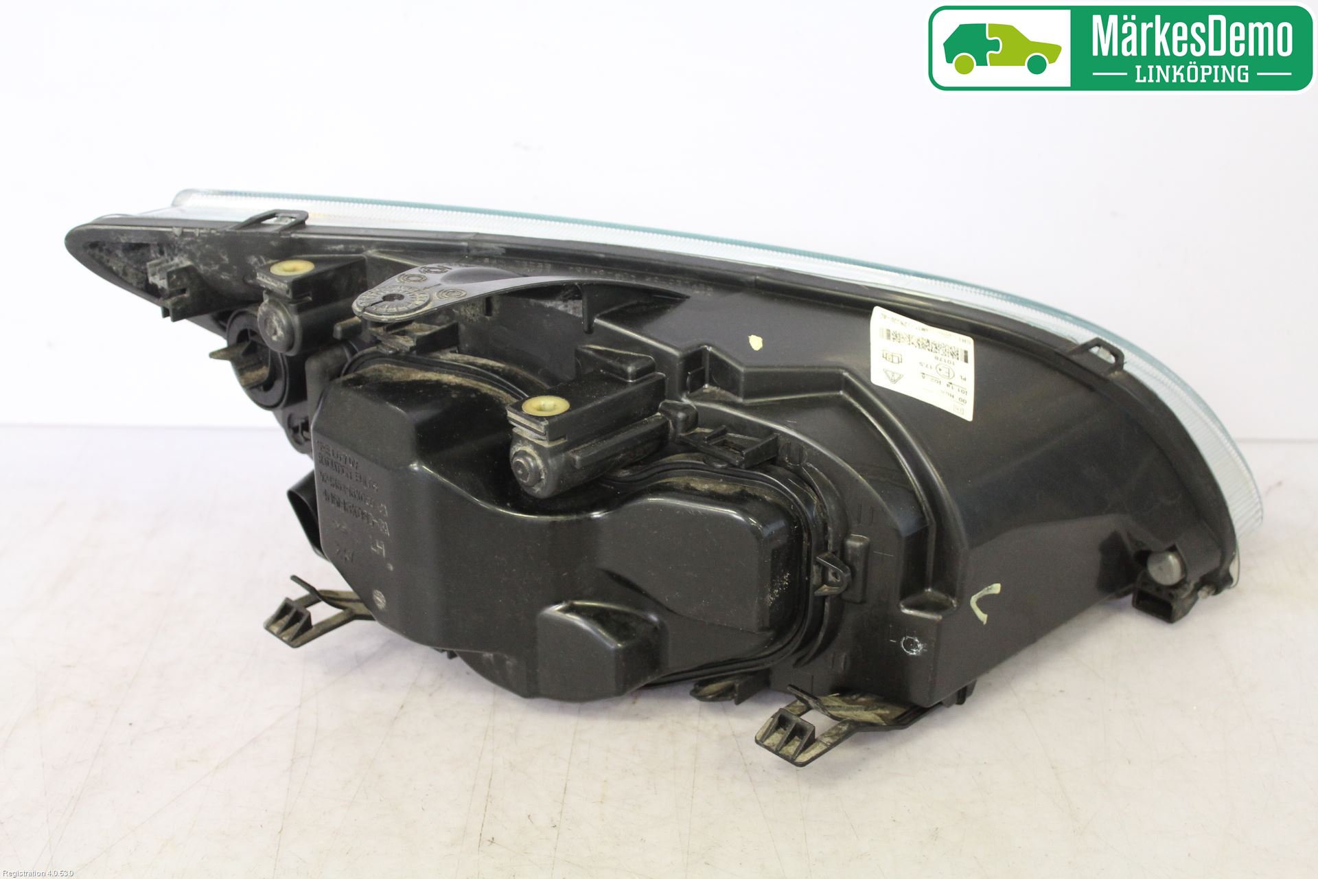 Ford FOCUS     04-07 Frontlykt Venstre