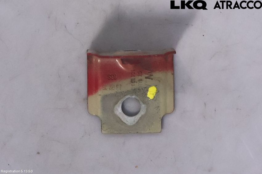 Volkswagen VW PASSAT 15-19 Frontskjermfeste Venstre