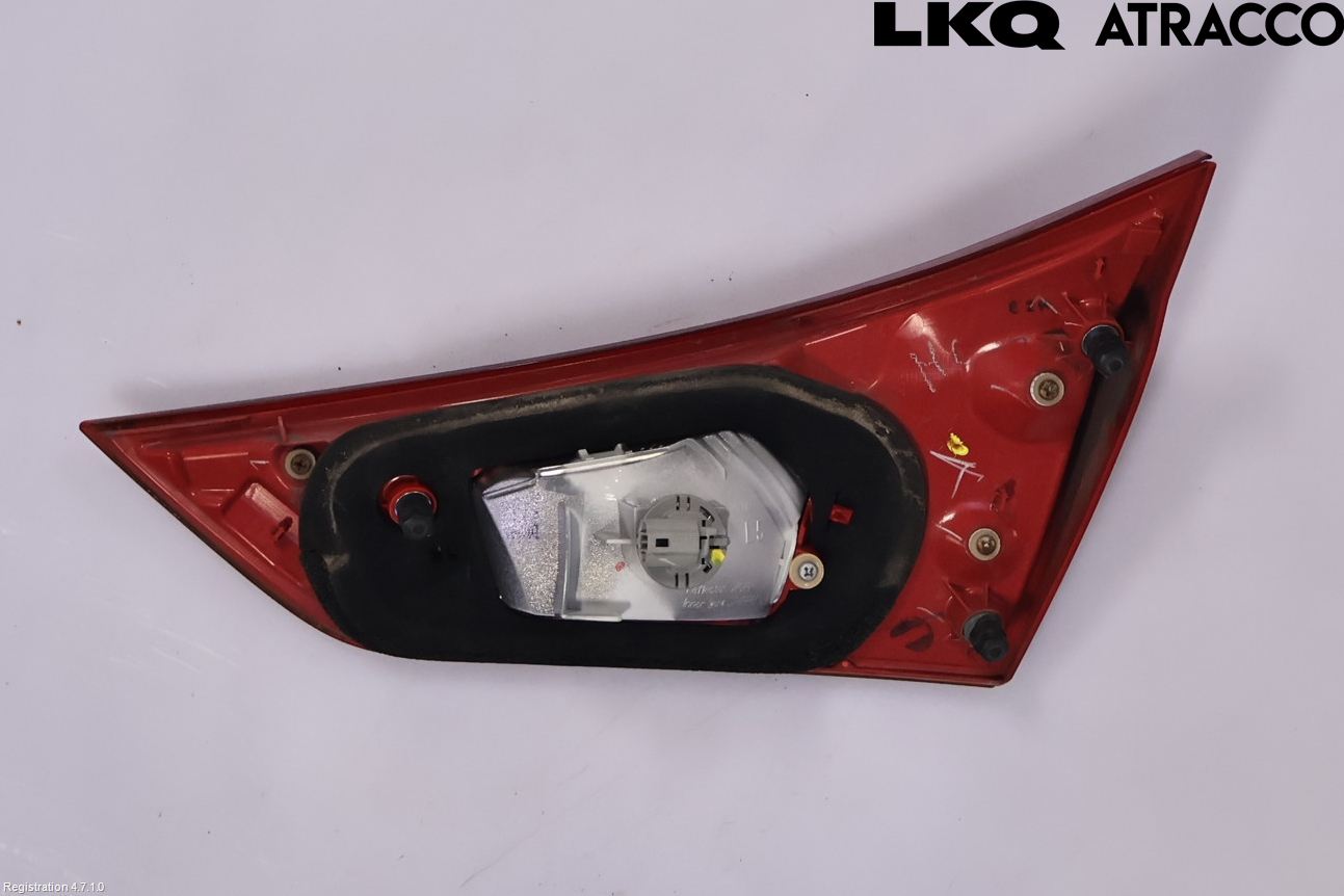 Toyota AURIS 13-19 Baklykt Venstre  På Luke(Indre