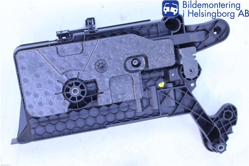 Volkswagen VW PASSAT 15-19 Batterikasse - Feste - Holder