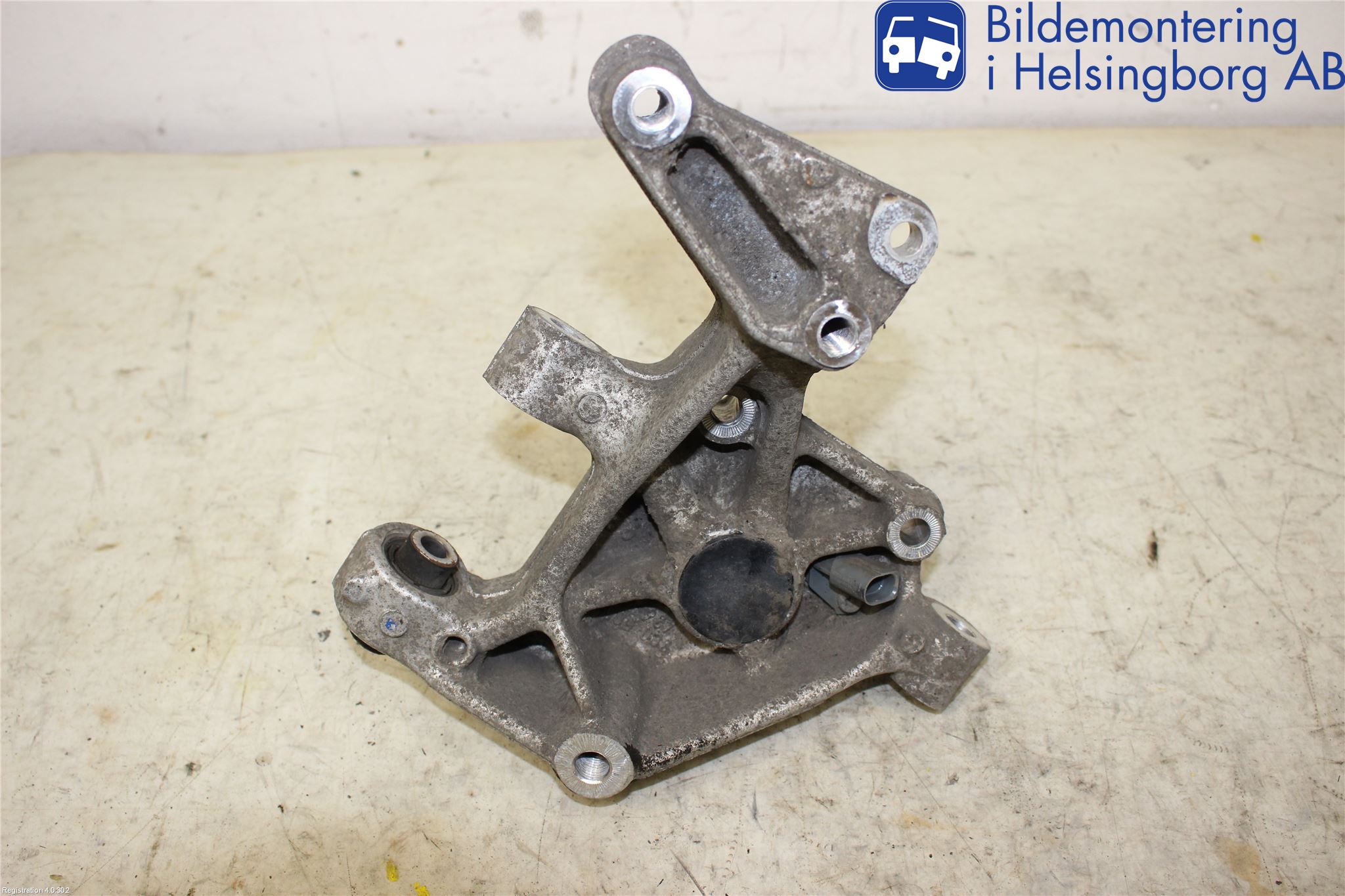 Volkswagen VW PASSAT 11-14 Spindel Hb