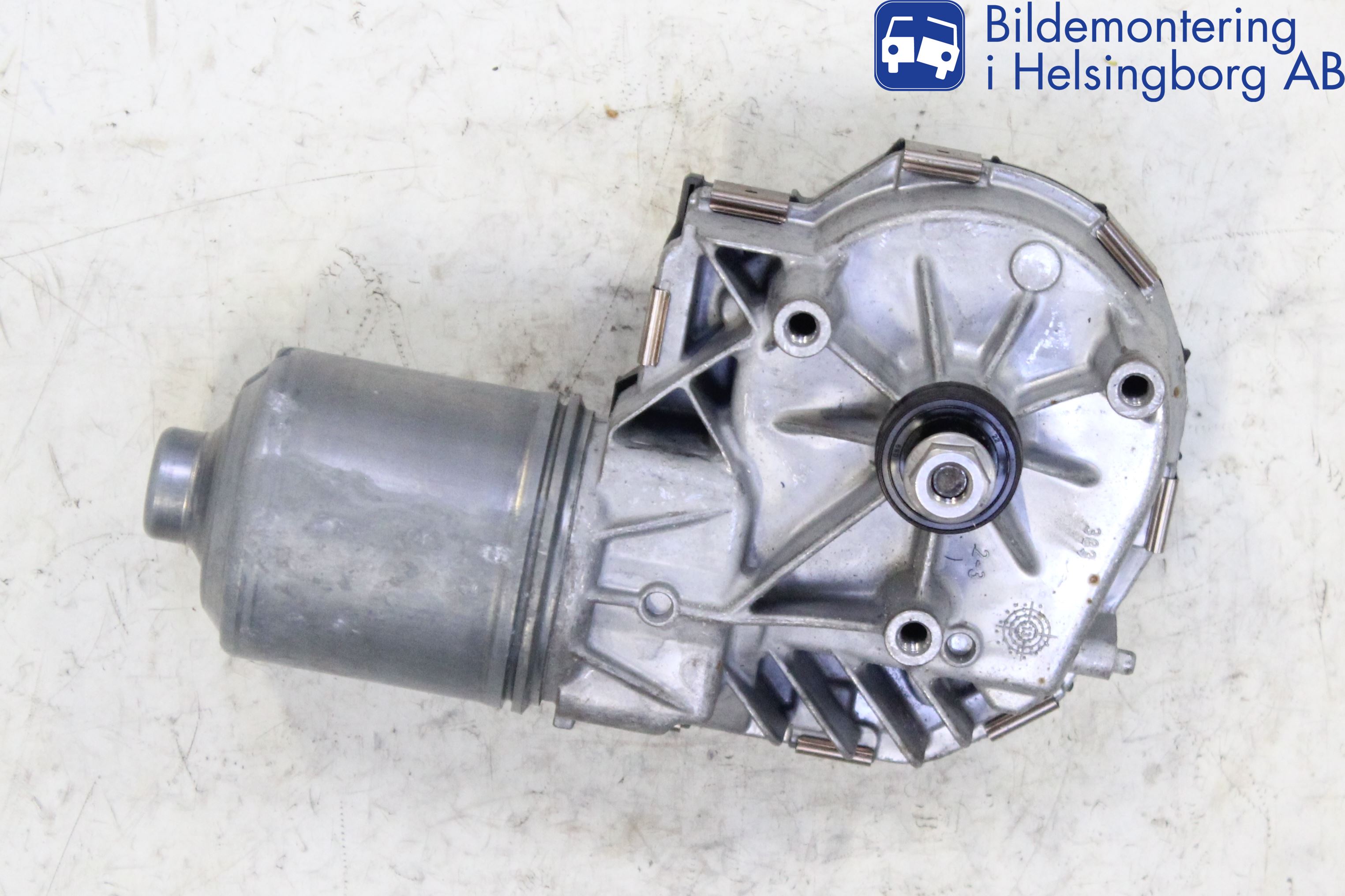 Mercedes-Benz MB E-KLASS (W212) 09-16 Viskermotor Frontrute