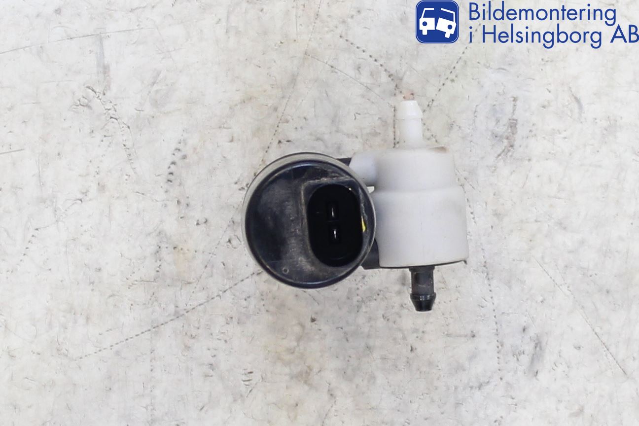 Mercedes-Benz MB E-KLASS (W212) 09-16 Spylerpumpe Frontrute