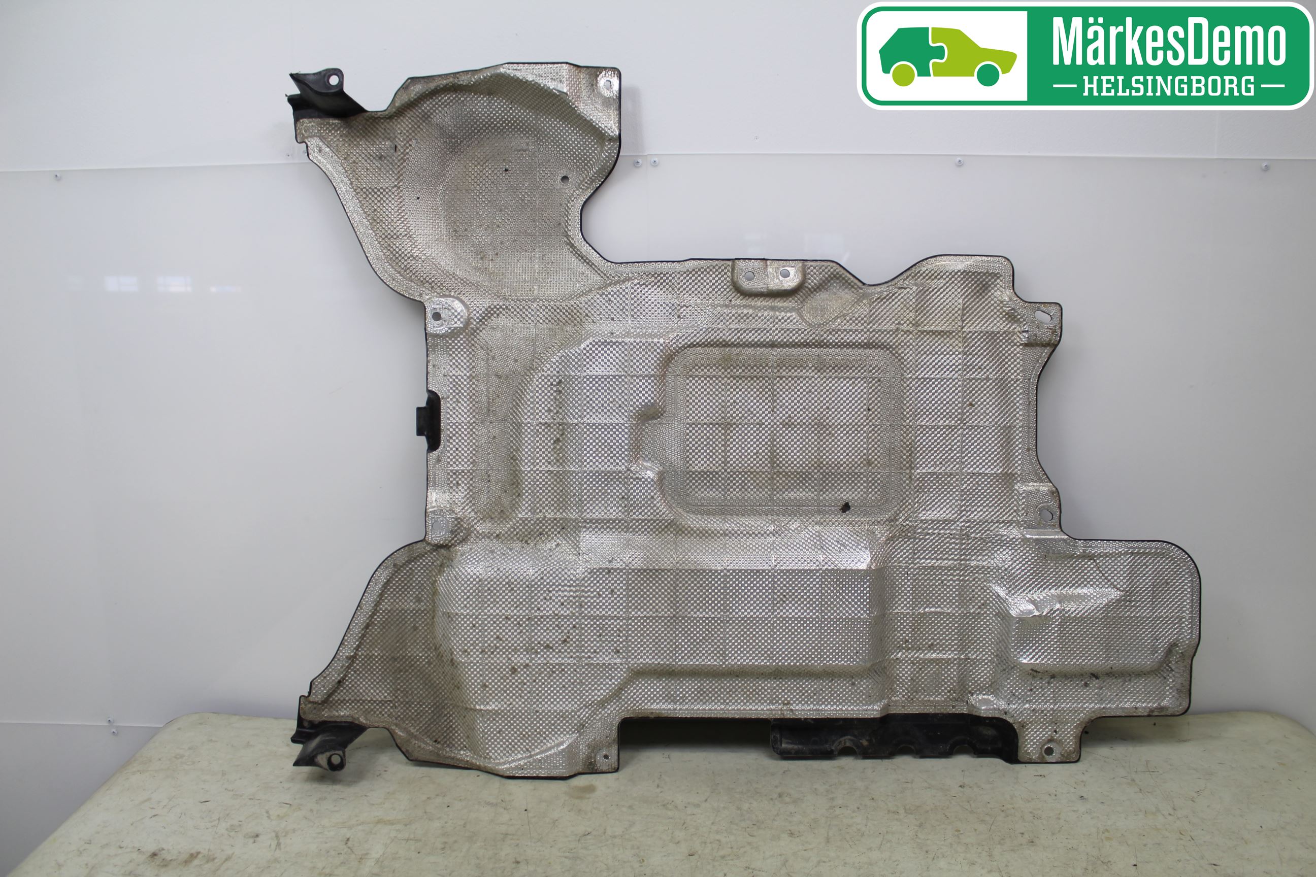 Mercedes-Benz MB E-KLASS (W212) 09-16 Bunnplate U Motor-Gear-Dørk