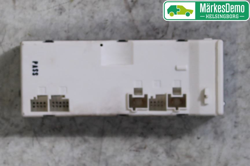 Mercedes-Benz MB E-KLASS (W212) 09-16 Styreenhet Bakluke