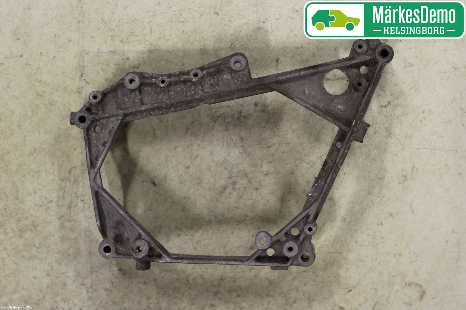 Volkswagen VW TRANSP/CARAVELLE (T6) 16-22 Radiator Feste - Ramme - Bjelk