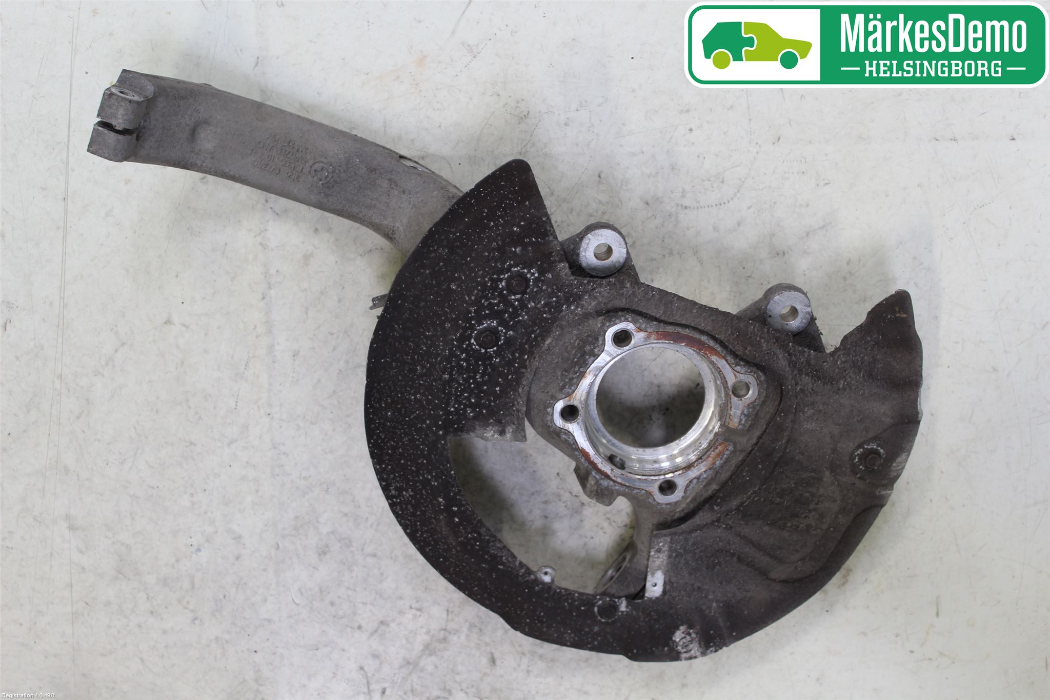 BMW X6 E71/E72   08-14 Spindel Vf