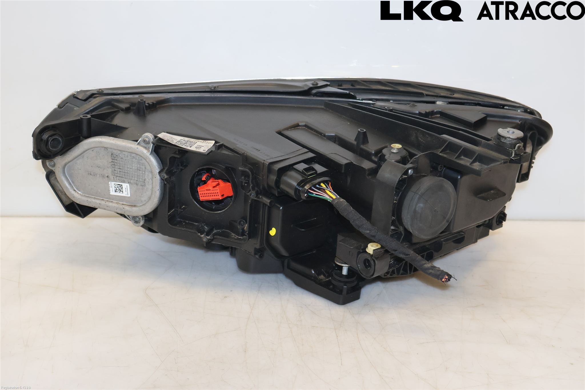 Volkswagen VW PASSAT 15-19 Frontlykt Høyre