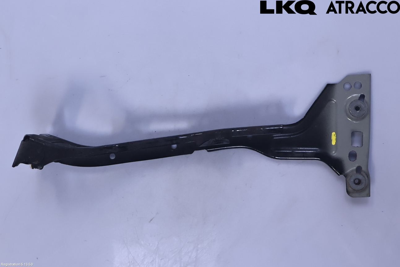 Audi A4/S4 B9 16-19 Frontskjermfeste Venstre