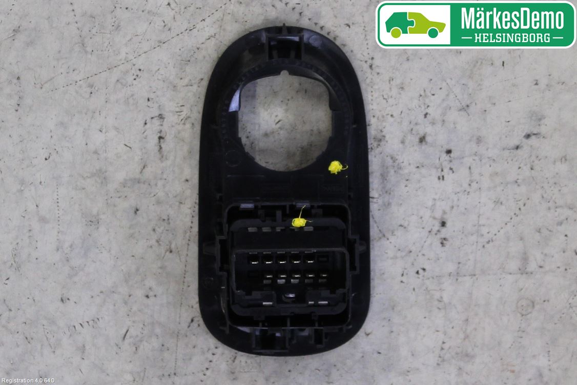Opel MOVANO B 10-22 Bryter Vindusheis