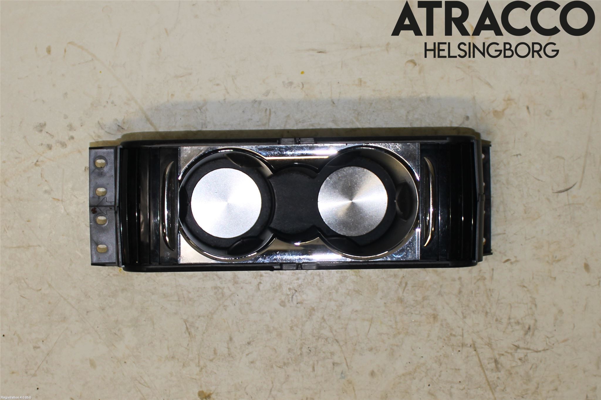 Jaguar XJ X351        10- Innr Koppholder