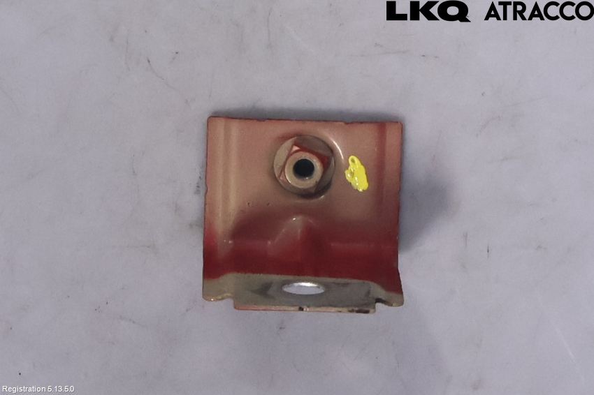Volkswagen VW PASSAT 15-19 Frontskjermfeste Venstre