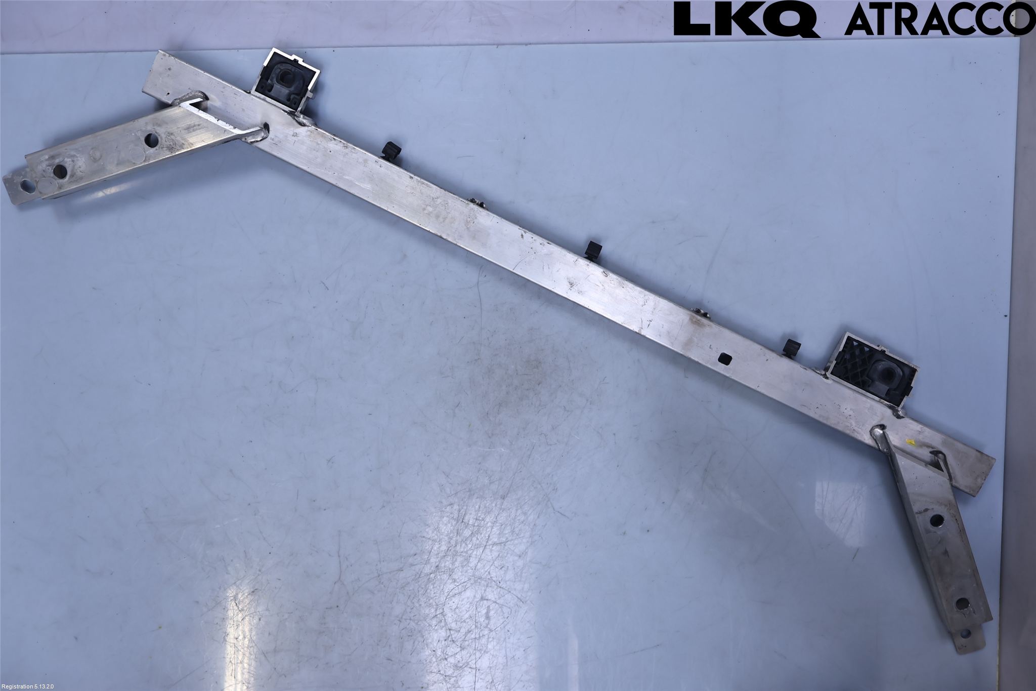 Volvo V90 17->> Radiator Feste - Ramme - Bjelk