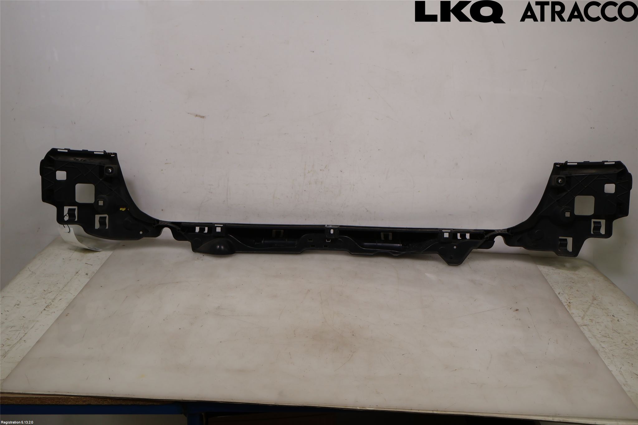 BMW 5 F10/F11/F18 09-17 Støtfanger Bak Midt Del
